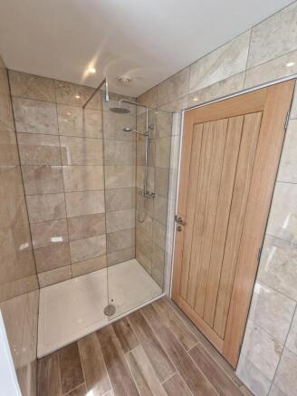 3 bed Terraced to rent Image 9