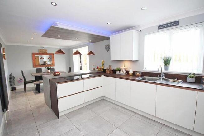 Kitchen-diner view 3