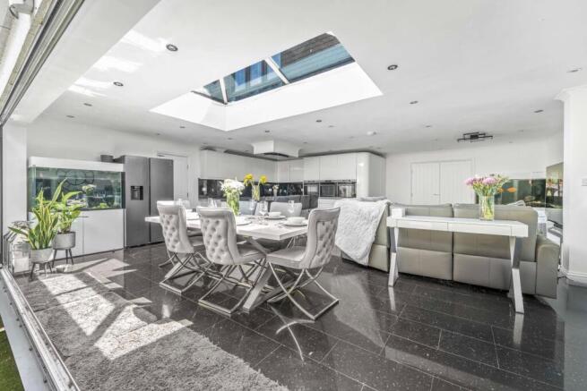 58, Village Way, Ashford TW15_36.jpg