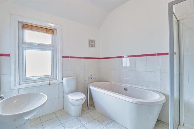bathroom (2)_1.jpg