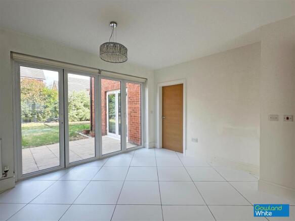 5 bed Detached for sale Image 4