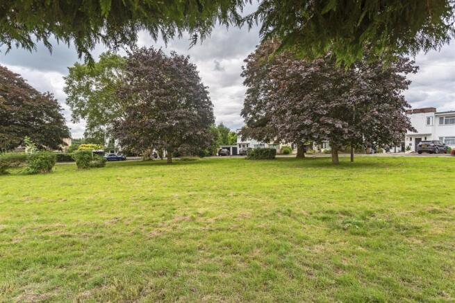 house-ballards-green-burgh-heath-102.jpg