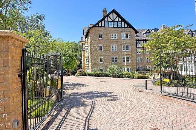 2 bed Flat for sale Image 12
