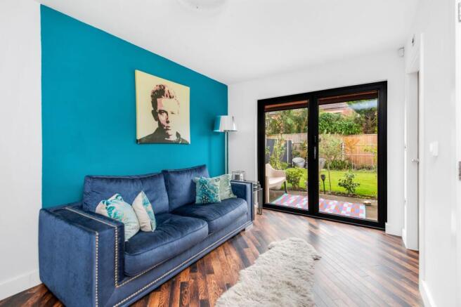5 bed Detached for sale Image 12