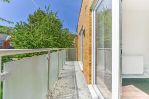Flat 4, 15 Honeysuckle Court, Damson Way, Carshalton SM5 4BB