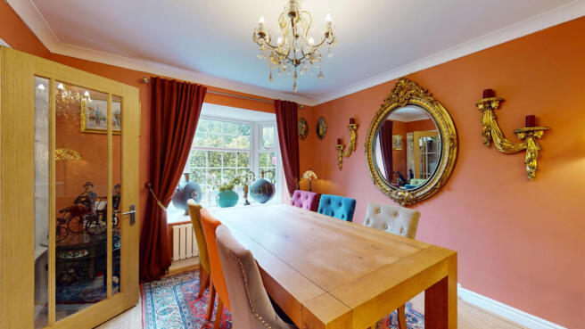 5 bed Detached for sale Image 11