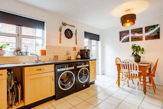 8476080-interior04-800.jpg
