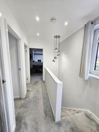 3 bed Semi-Detached to rent Image 10