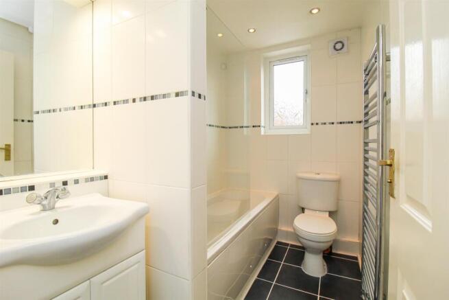 2 bed Terraced for sale Image 8