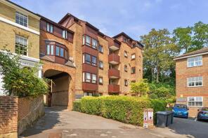 11, 65 Kingsdale Court, Tower Street, Winchester SO23 8TA
