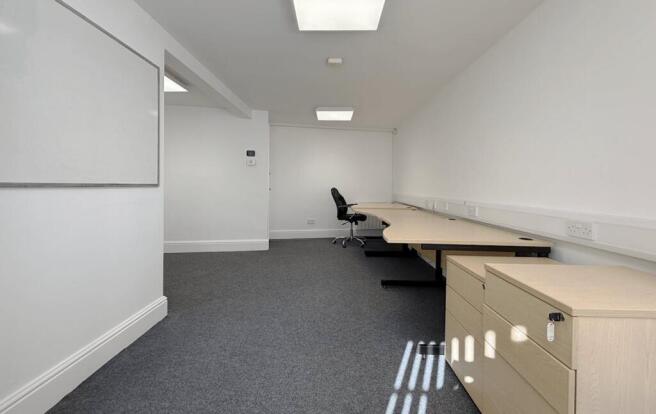 commercialspacetorent_altrincham_0000s_0004_Laye