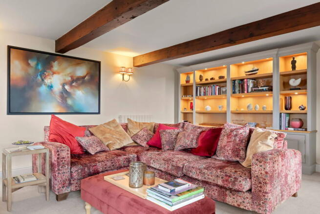 5 bed Detached for sale Image 12