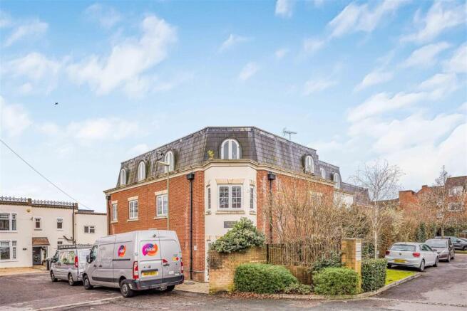 Flat 5, Elizabeth House, Besconsfield Road, Waterl