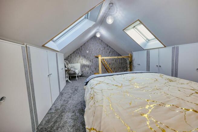 17_3rd_Double_Room_Grey_Gold.jpg