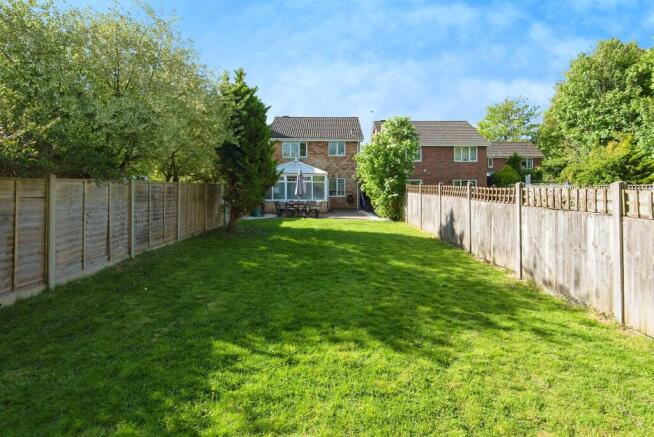 St Davids Close, Stevenage photo 4