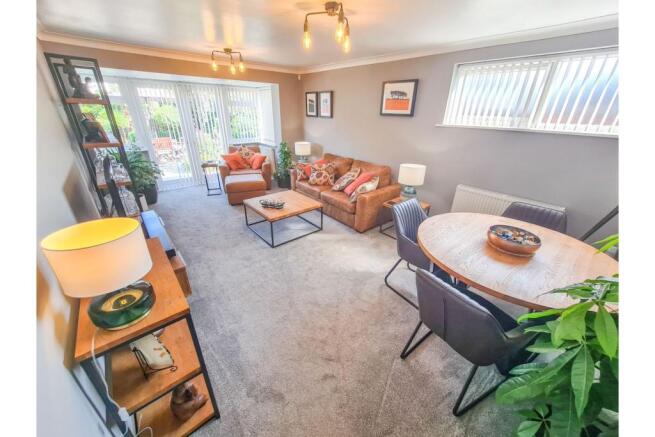 Lounge/Dining Room