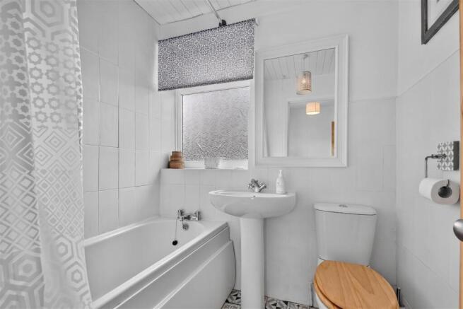 3 bed Semi-Detached for sale Image 11