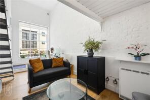 17, 5 Gattis Wharf, New Wharf Road, London N1 9RS