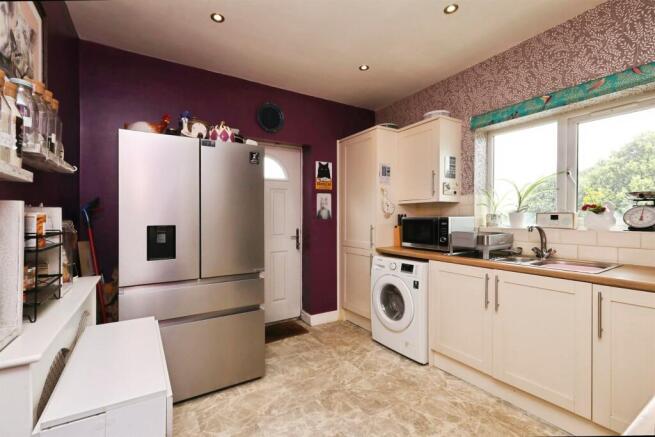 2 bed Semi-Detached Bungalow for sale Image 7