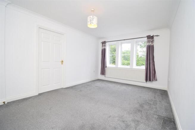 2 bed Ground Flat to rent Image 5