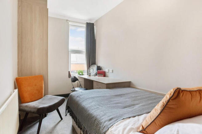 4 bed Flat to rent Image 5