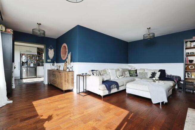 4 bed Semi-Detached for sale Image 7