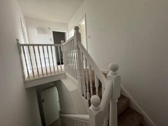 2 bed Flat to rent Image 11