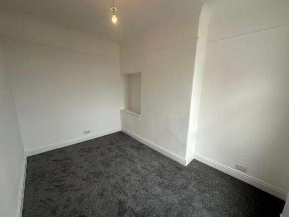 2 bed Semi-Detached to rent Image 5