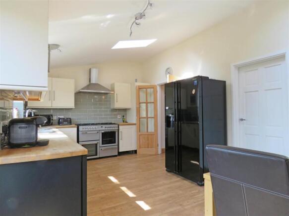 Kitchen 3.JPG