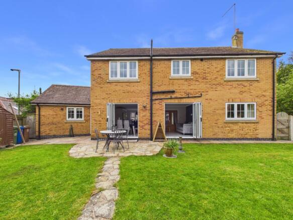4 bed Detached for sale Image 4