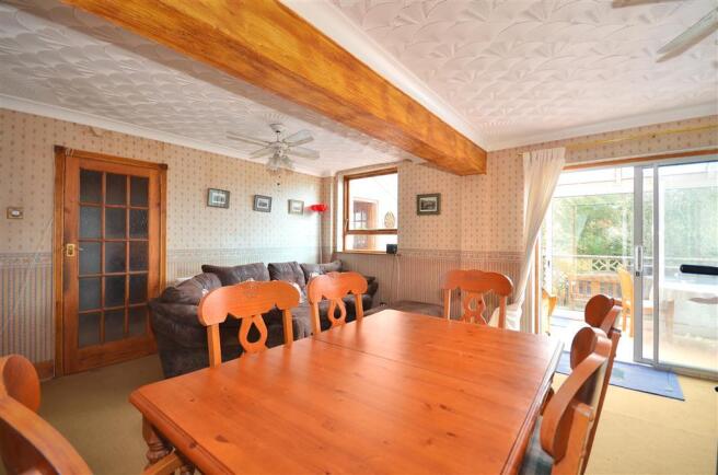 Lounge/ Dining Room