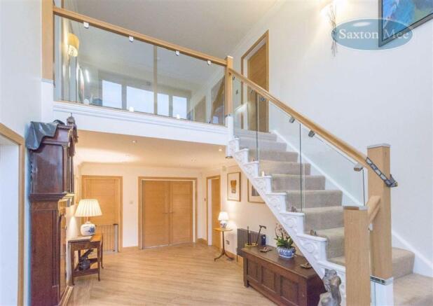 ATTRACTIVE ENTRANCE HALL