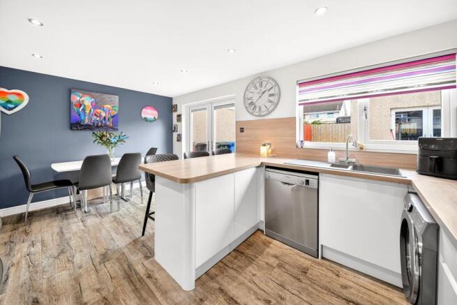 Kitchen/ Dining