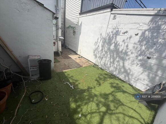 Courtyard Style Garden 