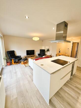 2 bed Apartment to rent Image 7