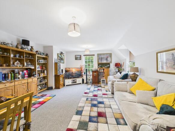 CAM01740G0-PR0454-STILL009