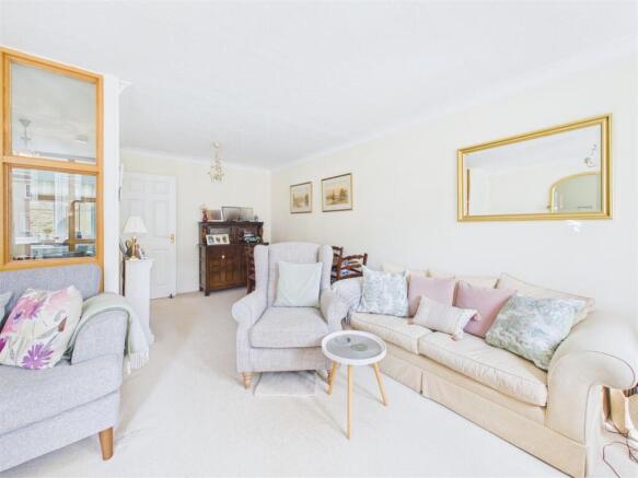 4 bed Town House for sale Image 6