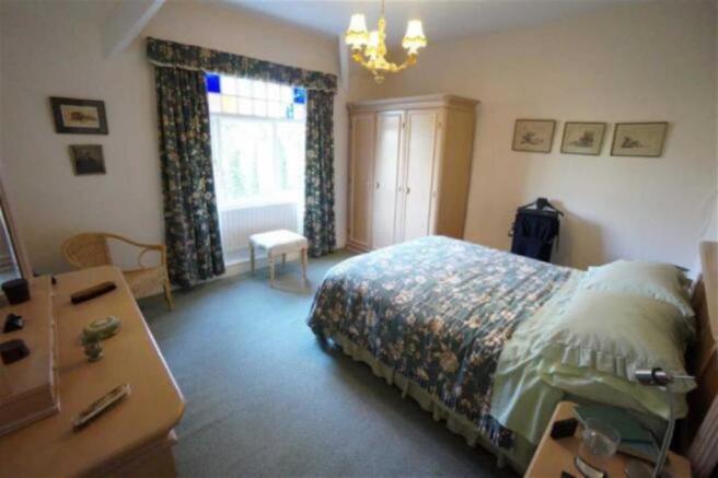 BEDROOM 2
