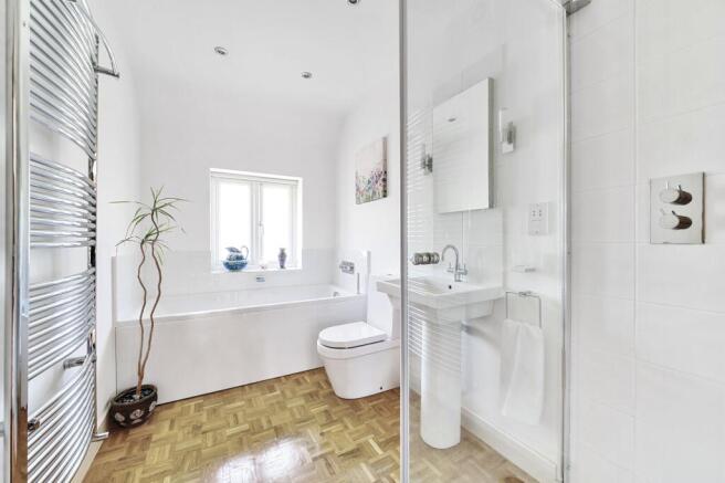 En-Suite Bathroom
