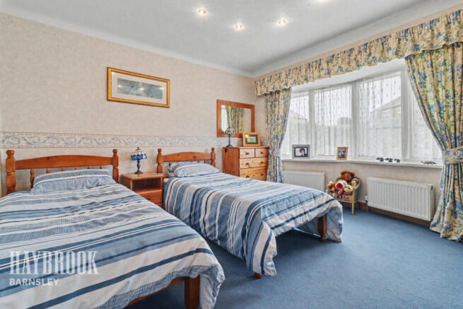 4 bed Detached Bungalow for sale Image 12