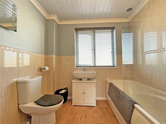Westfield 218 - Bathroom.jpg