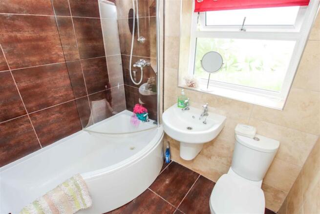 LUXURY FIRST FLOOR BATHROOM