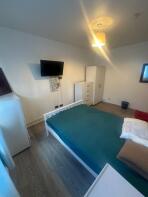 11, Ashton House, Petersfield Rise, London SW15 4AY