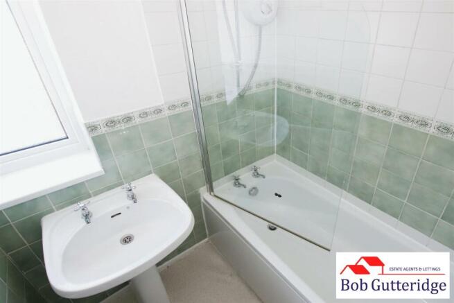 FIRST FLOOR BATHROOM