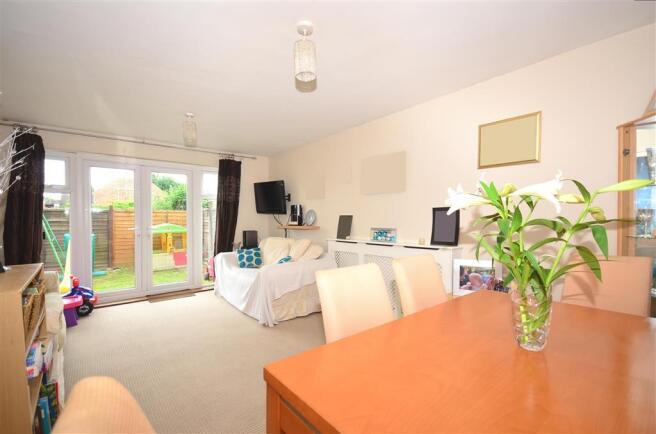 Lounge/Dining Area