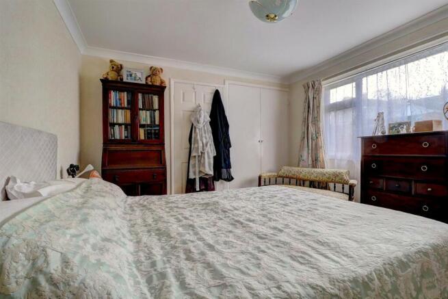 Bedroom 1 .2.jpg