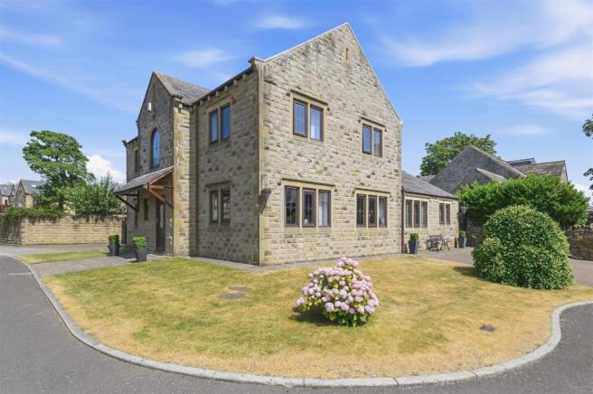 6 bed Detached for sale Image 4