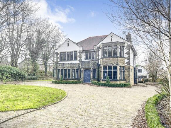5 bed Detached for sale Image 9