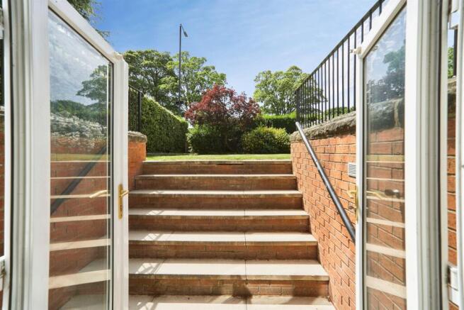 2 bed Apartment for sale Image 6
