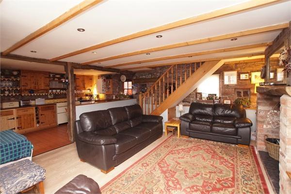 Lounge/Kitchen Area